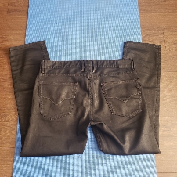 Guess Los Angeles 1981 Slim Straight Jeans - Picture 6 of 11